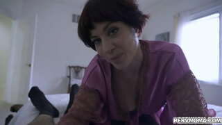 ���ொம்பு அம்மா ஜெசிகா ரியான் எடுக்கும் அவரது மாற்றாம் சக் அவரது இளம் டிக்