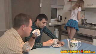 Horny petite teen cuckolds bere senarra