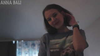 Mening o&#039;gay birodarim tomosha qilayotganda pantiesimni echib olishni yaxshi ko&#039;raman