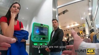 HUNT4K. Adam güzelliğinin bir yabancı tarafından nasıl nüfuz ettiğini izliyor HUNT4K. Adam güzelliğinin bir yabancı tarafından nasıl nüfuz ettiğini izliyor