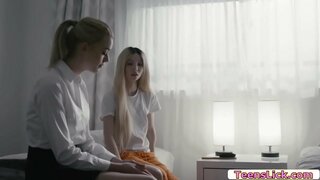 Кензи Ривз ласкает и лизнет киску своей одноклассницы Анны Ороры Кензи Ривз ласкает и лизнет киску своей одноклассницы Анны Ороры